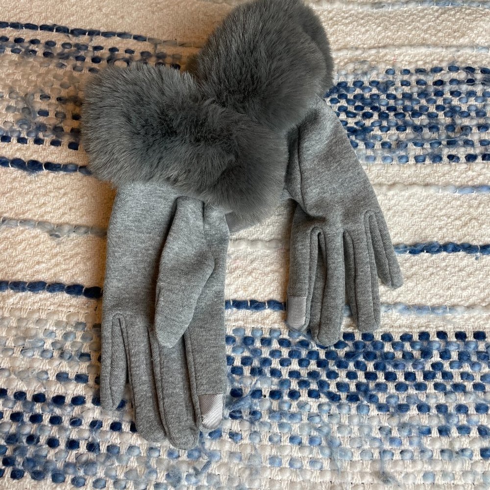 Marcus Adler Women's Gray Print Touchscreen Stretch w/ Faux Fur Trim
